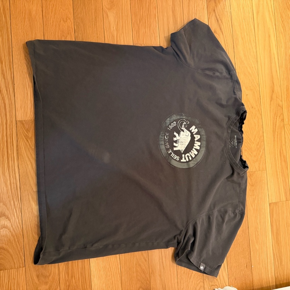 Vintage Mammut Men's Gray T-Shirt